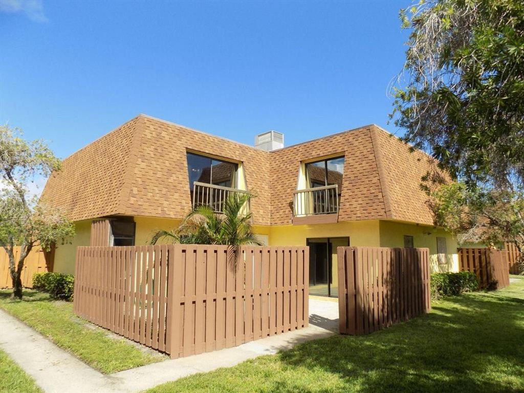 Photo of 110 N Delaware Blvd #15b, Jupiter, FL 33458 (MLS # R10715889)