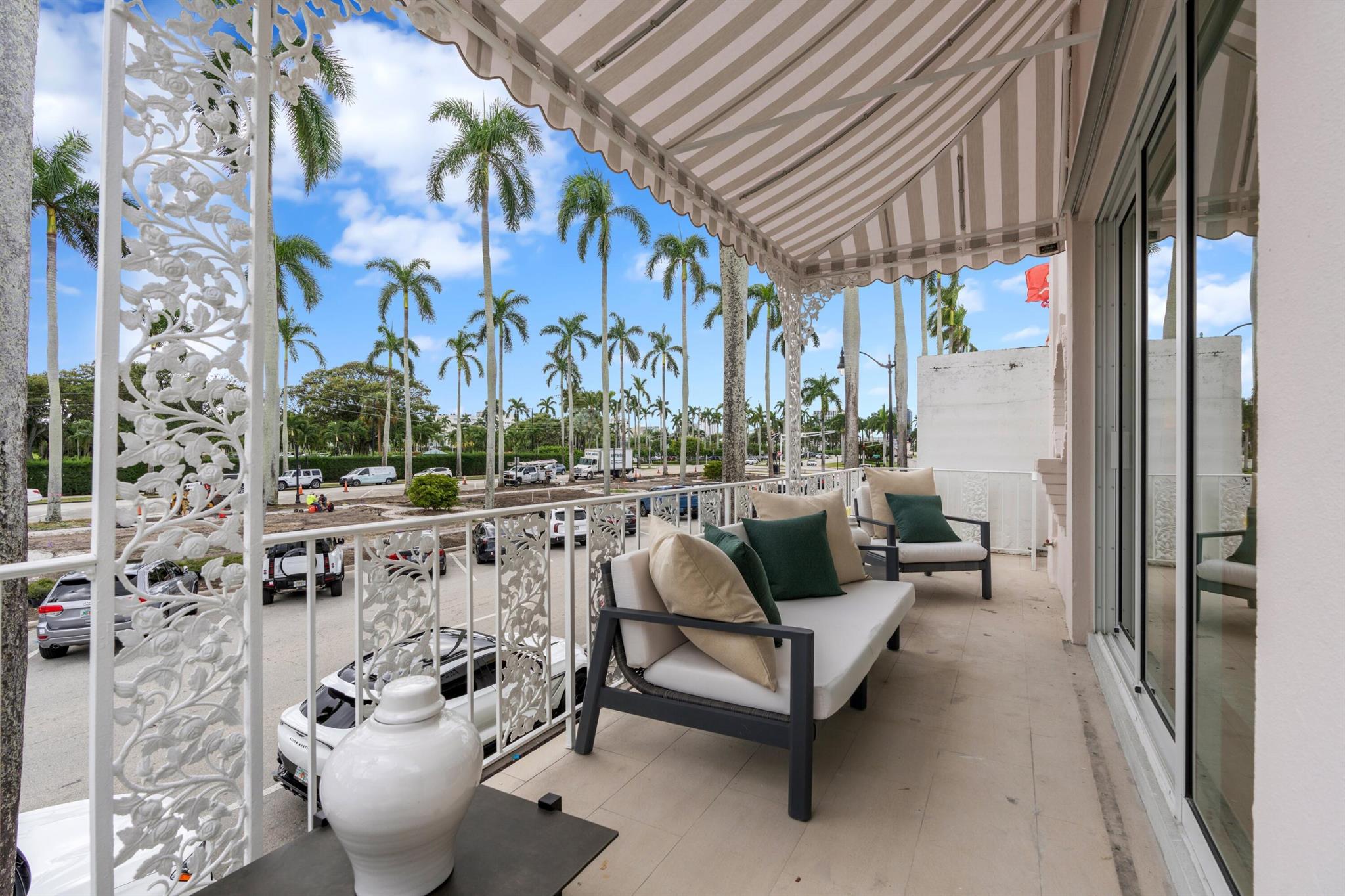 FLORAL PARK - Commercial Sale