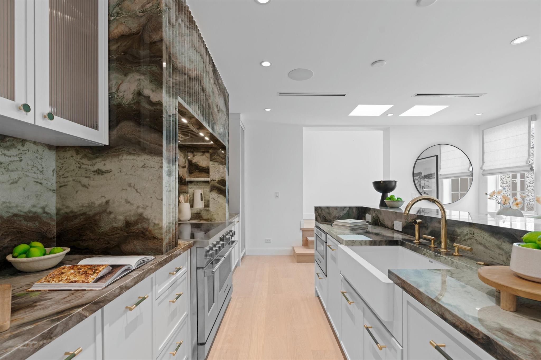 FLORAL PARK - Commercial Sale