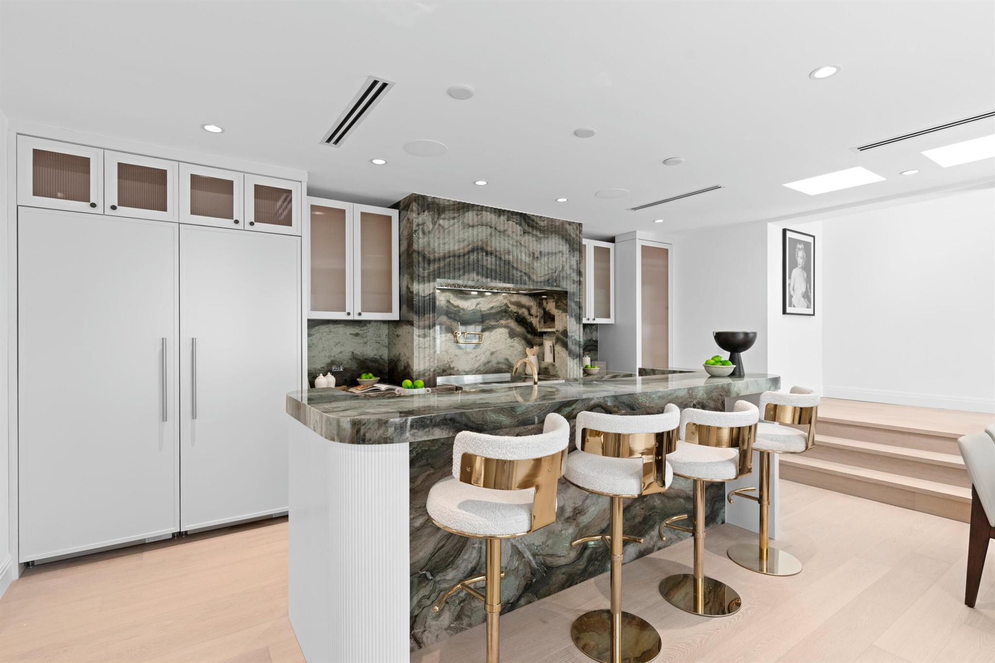 FLORAL PARK - Commercial Sale