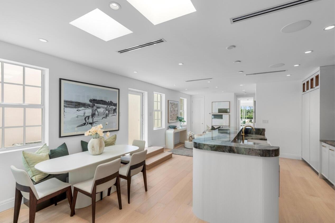 FLORAL PARK - Commercial Sale