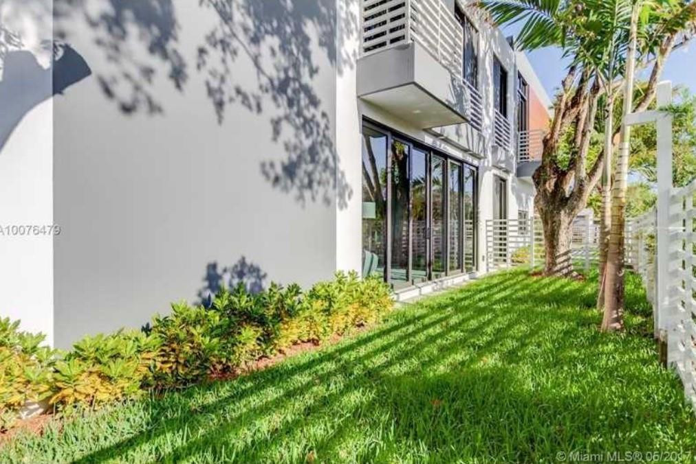 1400 NE 6 Street 1400