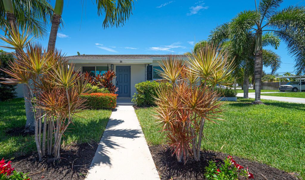 Photo of 201 W Ocean Avenue, Boynton Beach, FL 33435 (MLS # R11110609)