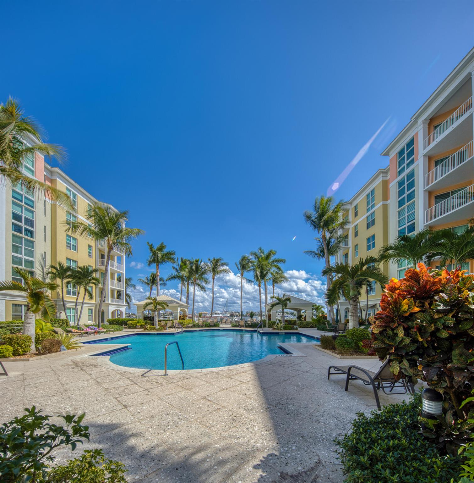 MOORINGS AT LANTANA CONDO - Residential