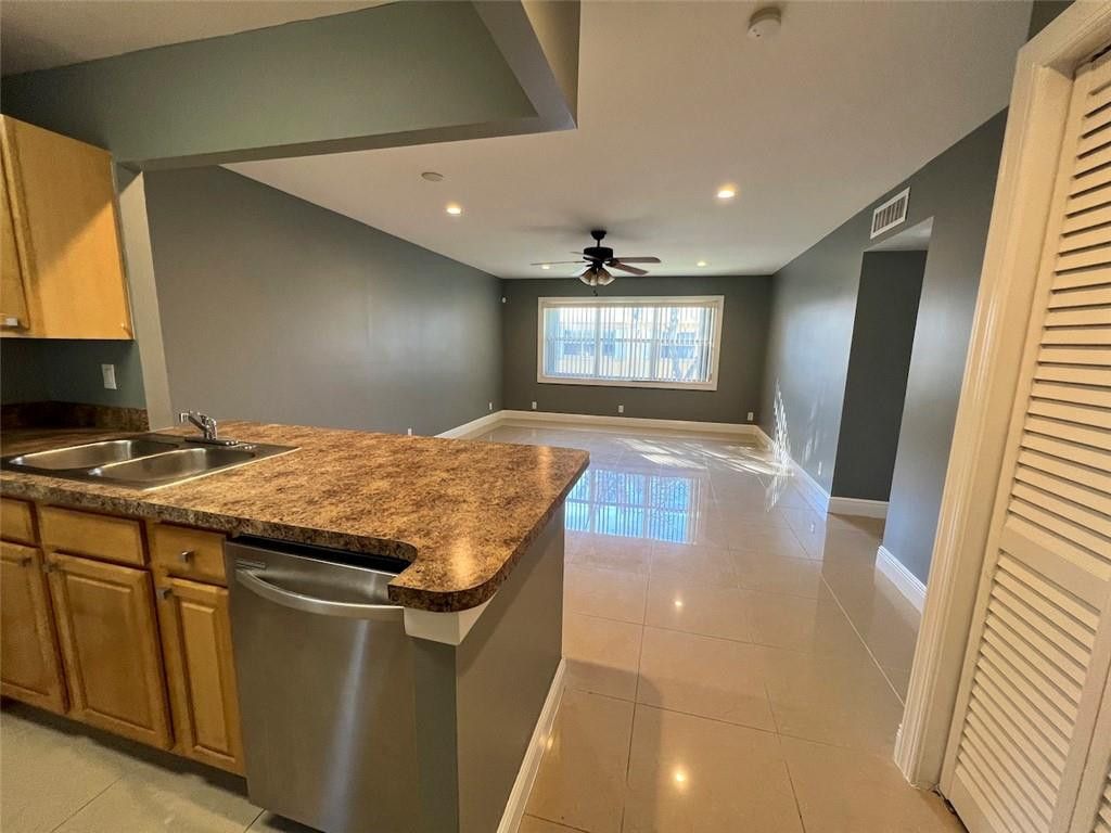 Photo of 610 SE 2nd Avenue #L21, Deerfield Beach, FL 33441 (MLS # B26025850)