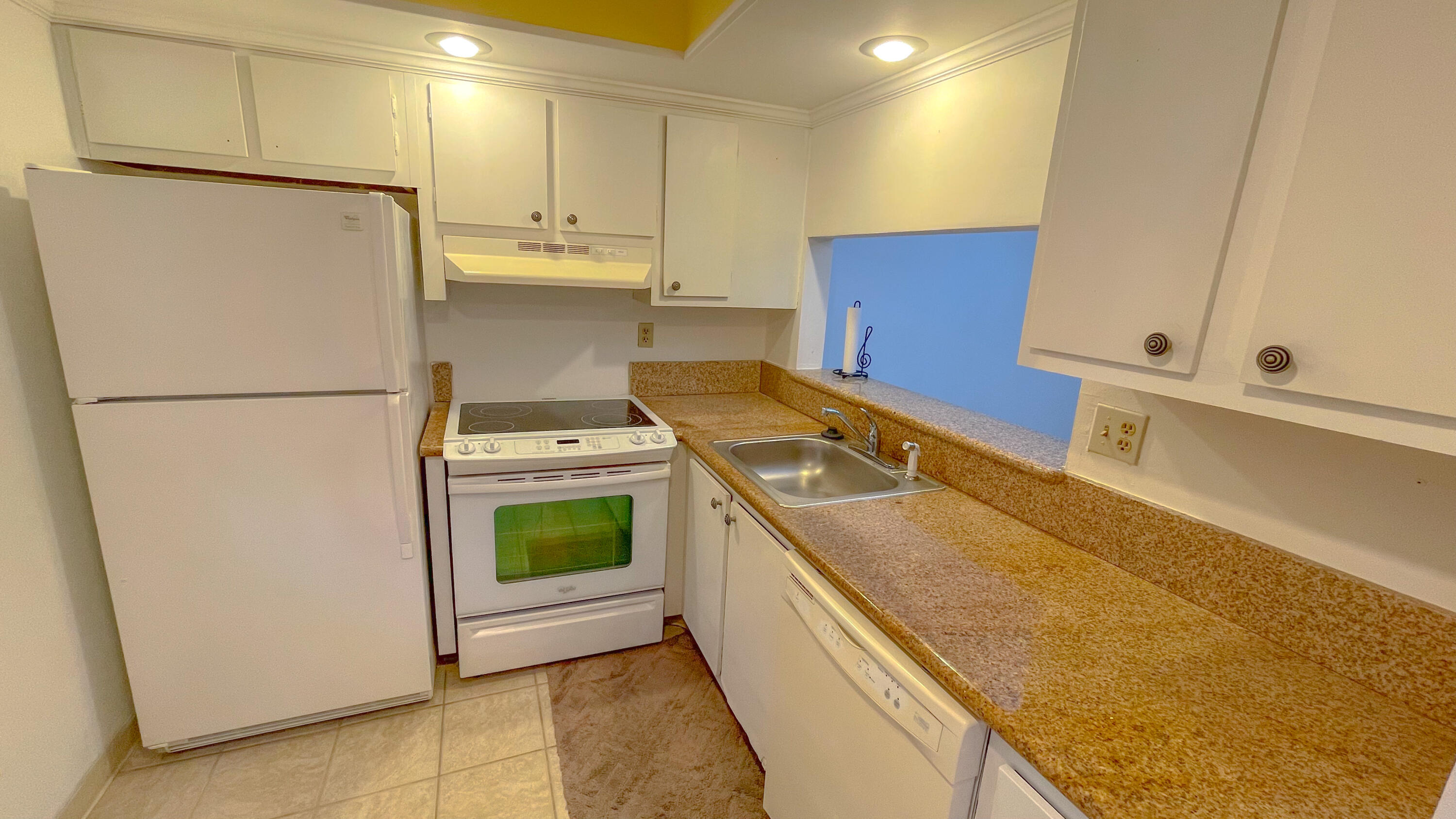 LIME BAY CONDOMINIUM PHASE TWO - Residential