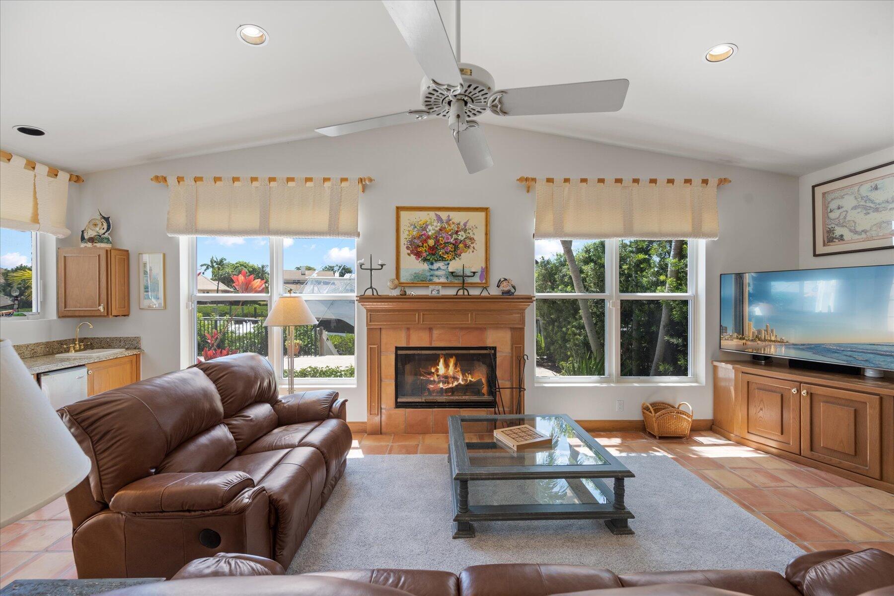 BARROW ISLAND AT JONATHAN - Residential