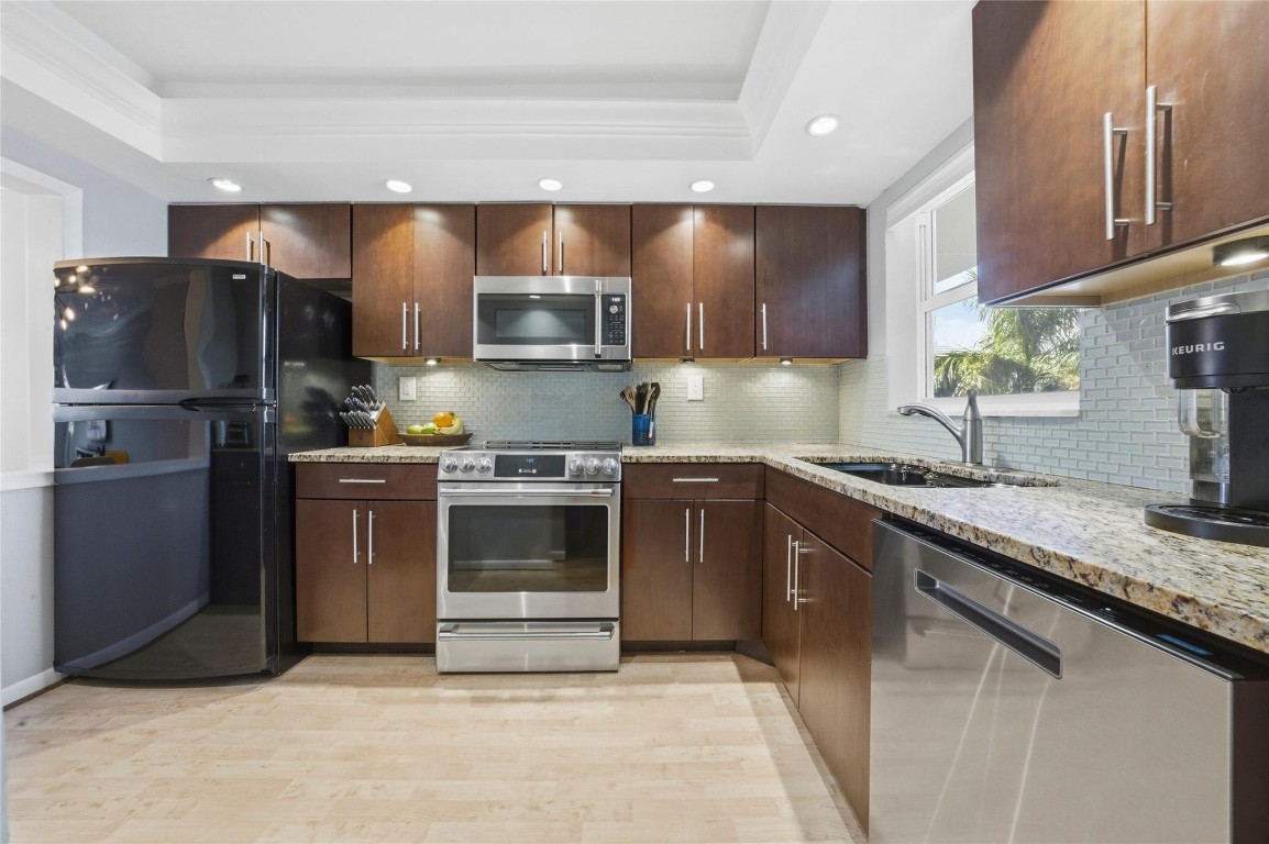 HAWTHORNE BAY - Residential