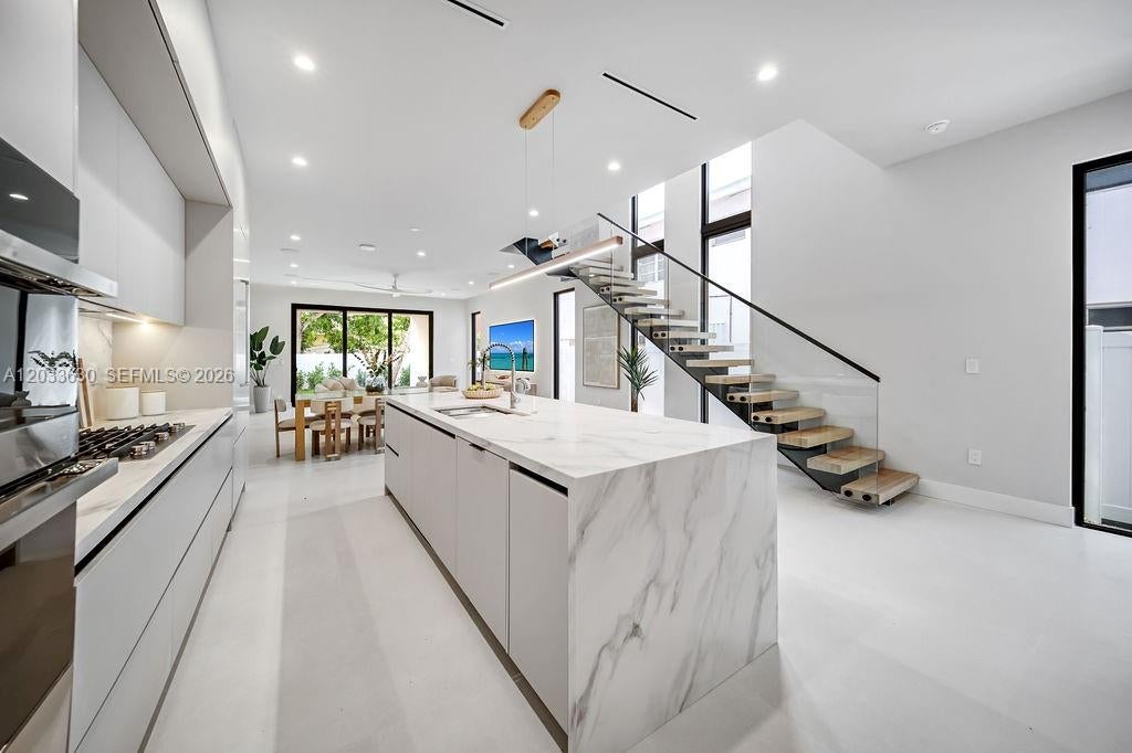 906 NE 17th Terrace, Fort Lauderdale FL 33304