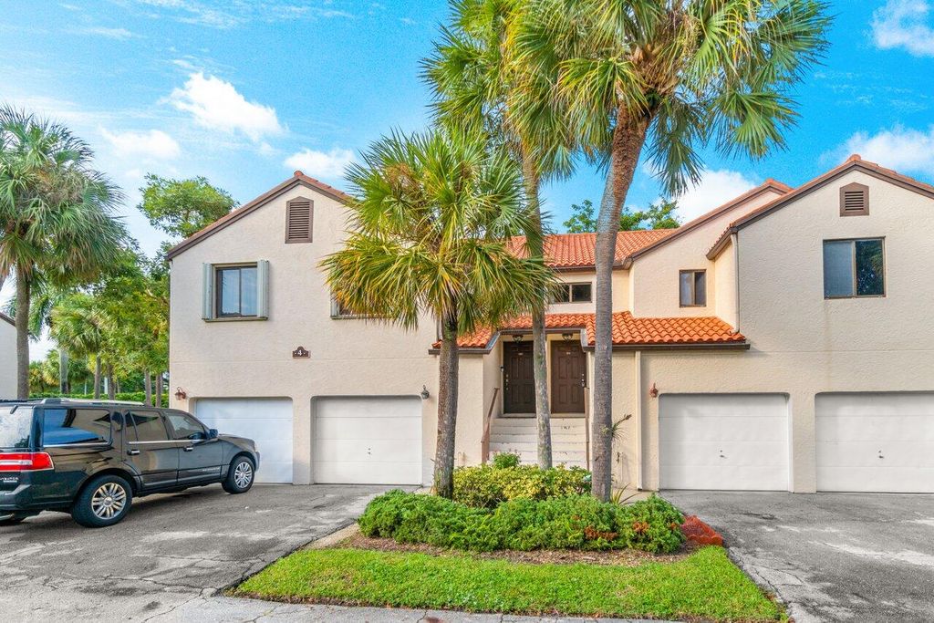 Photo of 4 Via De Casas Sur #201, Boynton Beach, FL 33426 (MLS # R10926869)