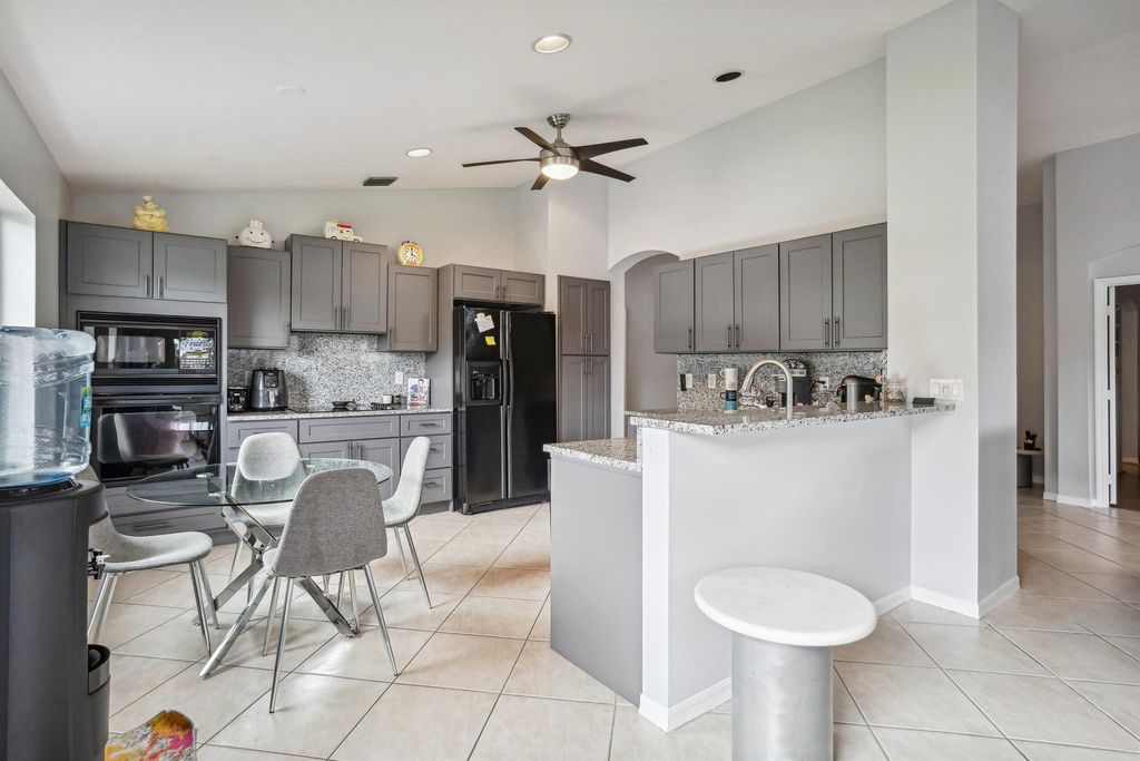 Photo of 13820 Via Vittoria, Delray Beach, FL 33446 (MLS # R10930667)