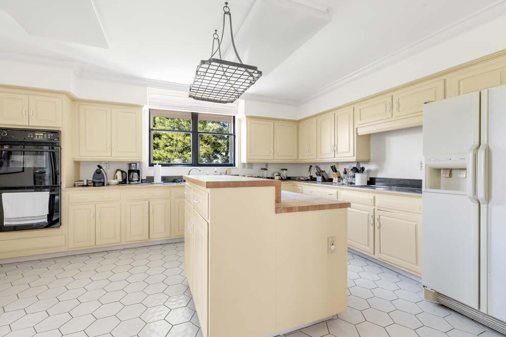 EL CORTIJO CONDO - Residential