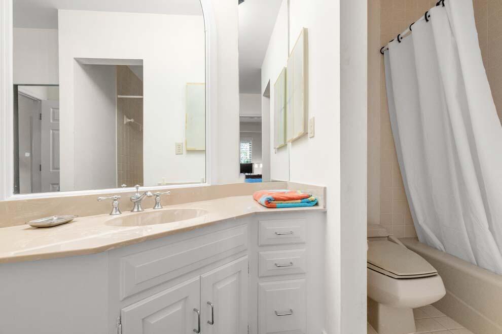 EL CORTIJO CONDO - Residential