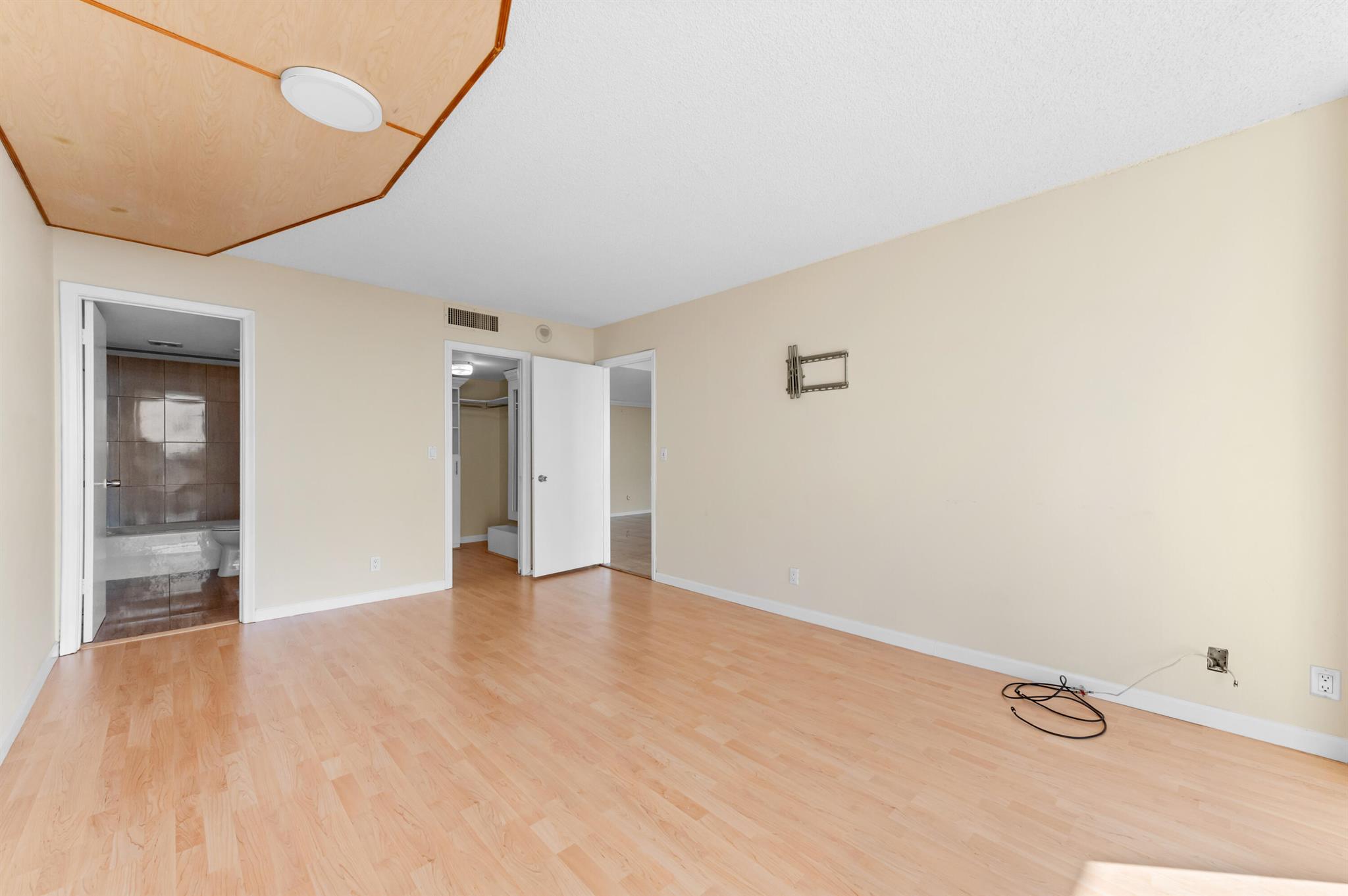 LANDS OF THE PRESIDENT - Residential Lease