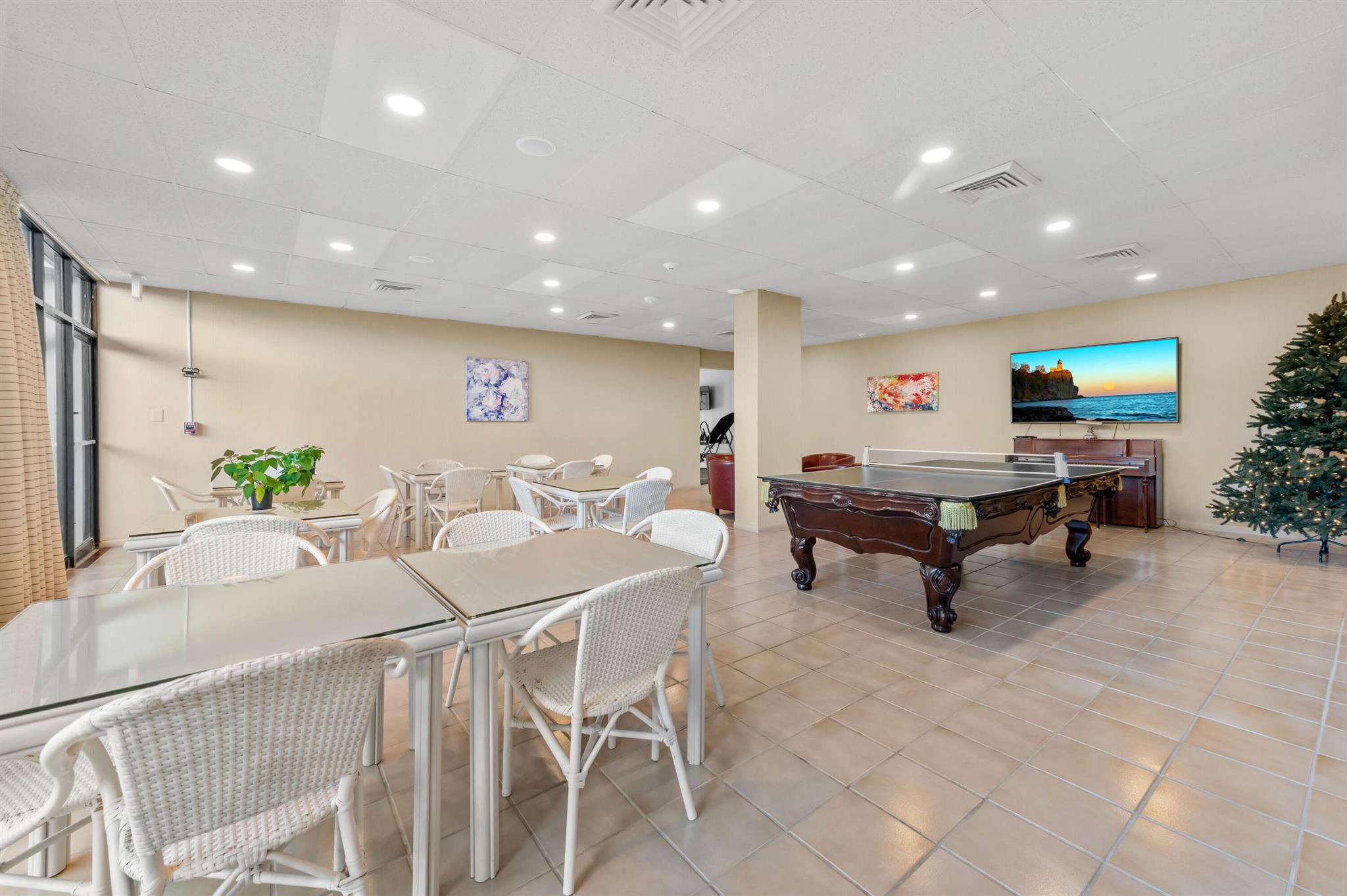 LANDS OF THE PRESIDENT - Residential Lease