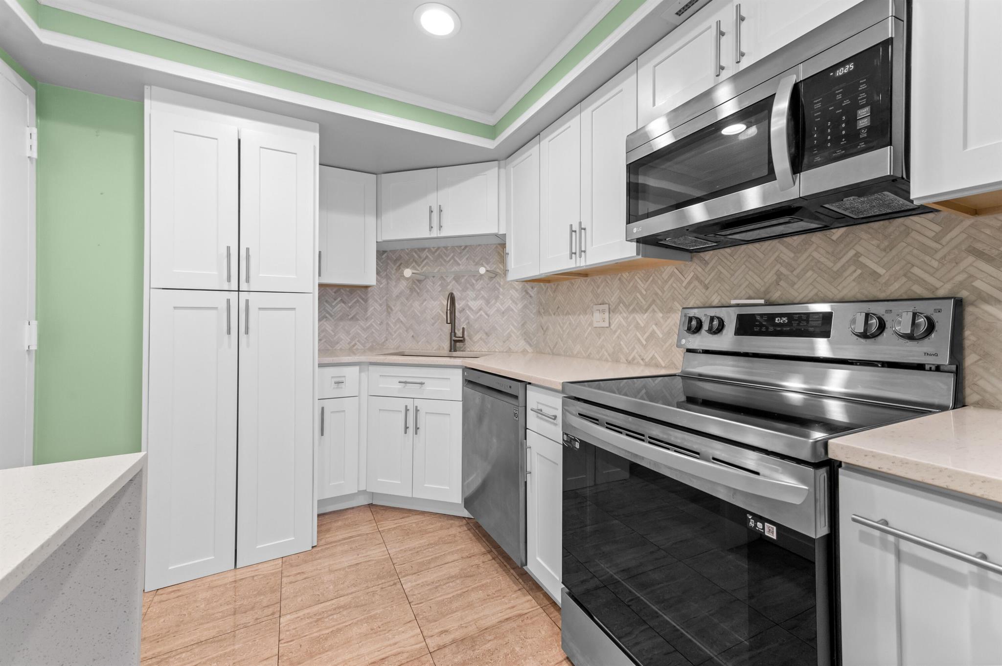 LANDS OF THE PRESIDENT - Residential Lease