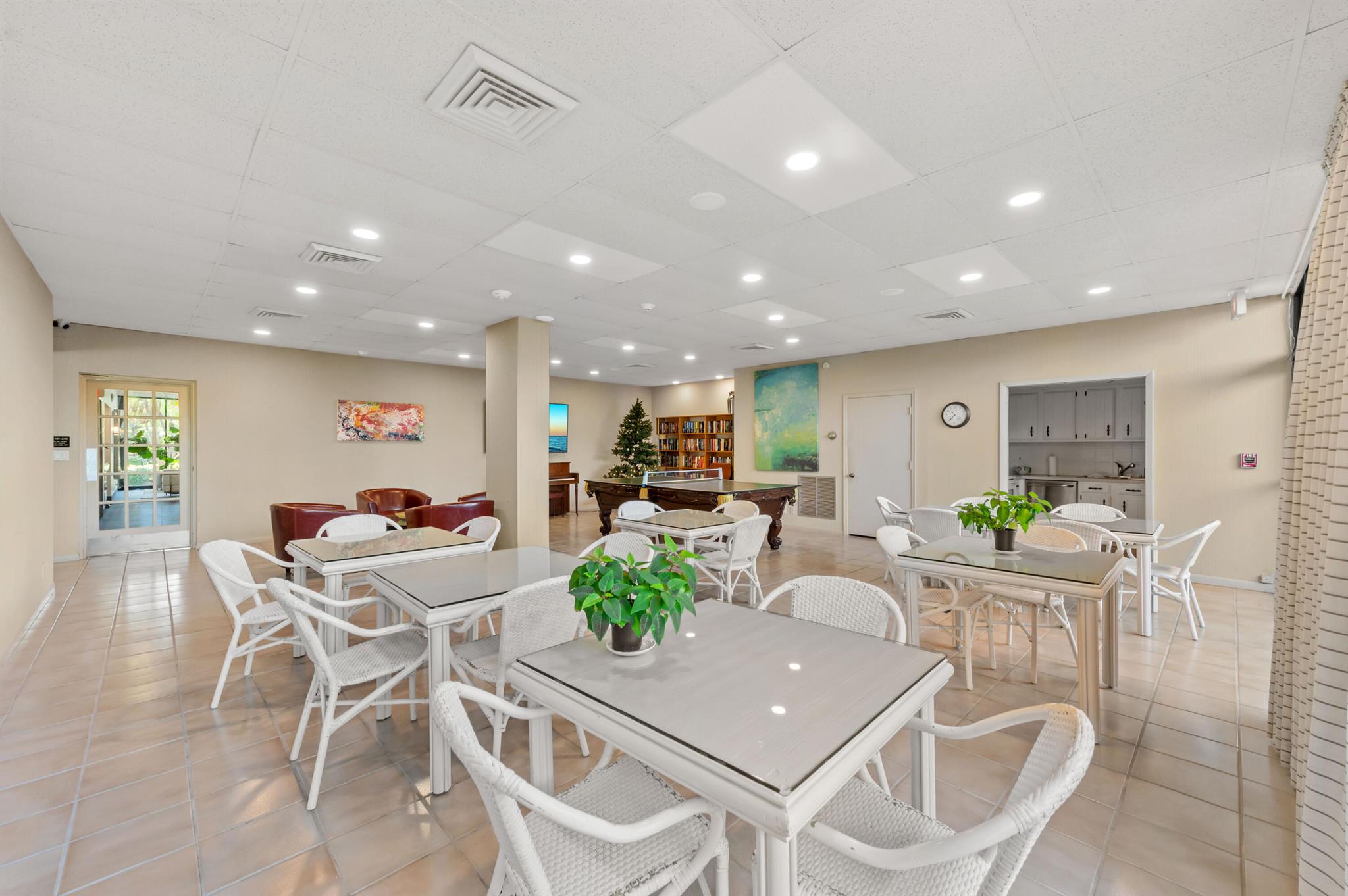 LANDS OF THE PRESIDENT - Residential Lease