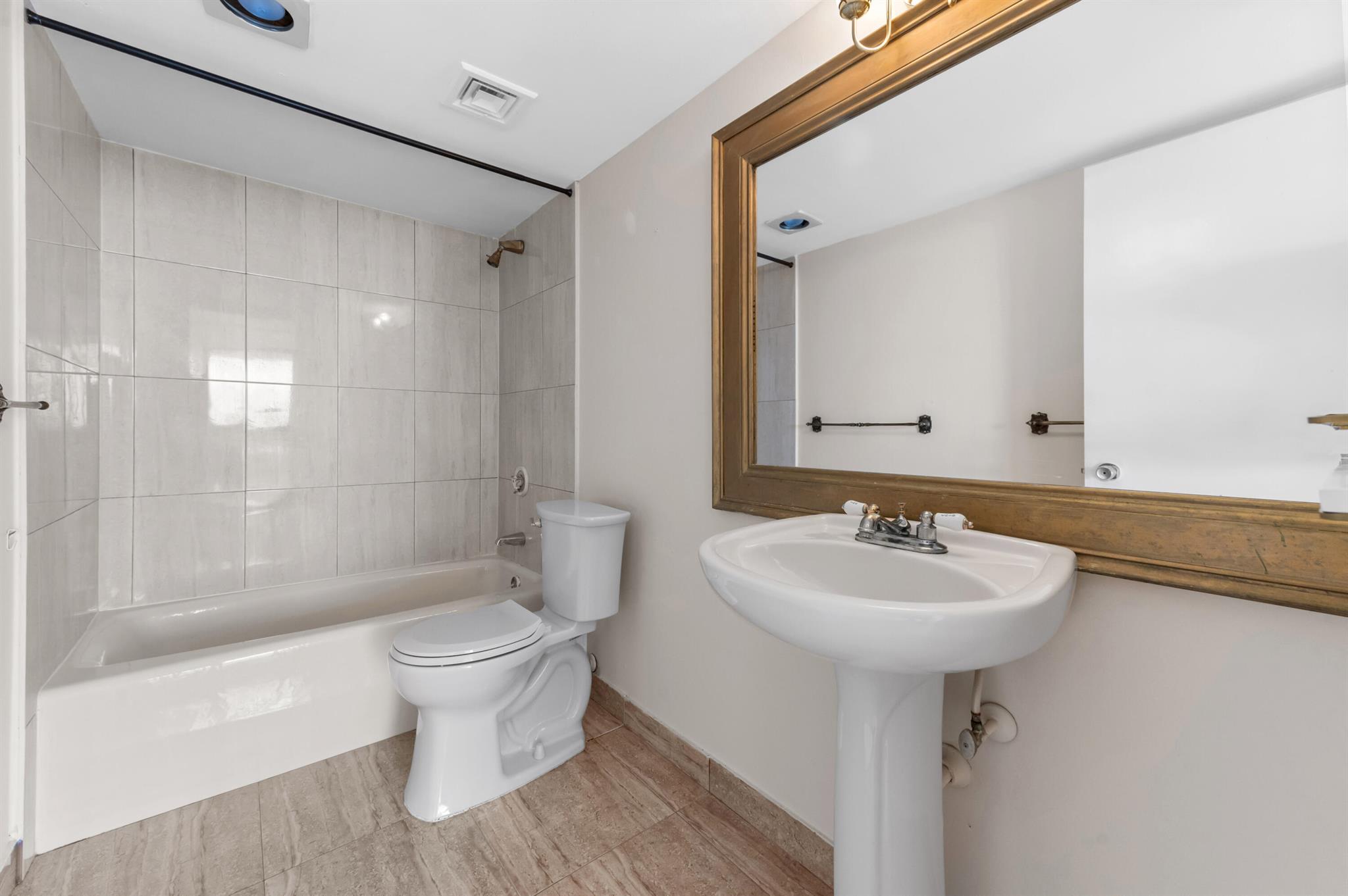 LANDS OF THE PRESIDENT - Residential Lease