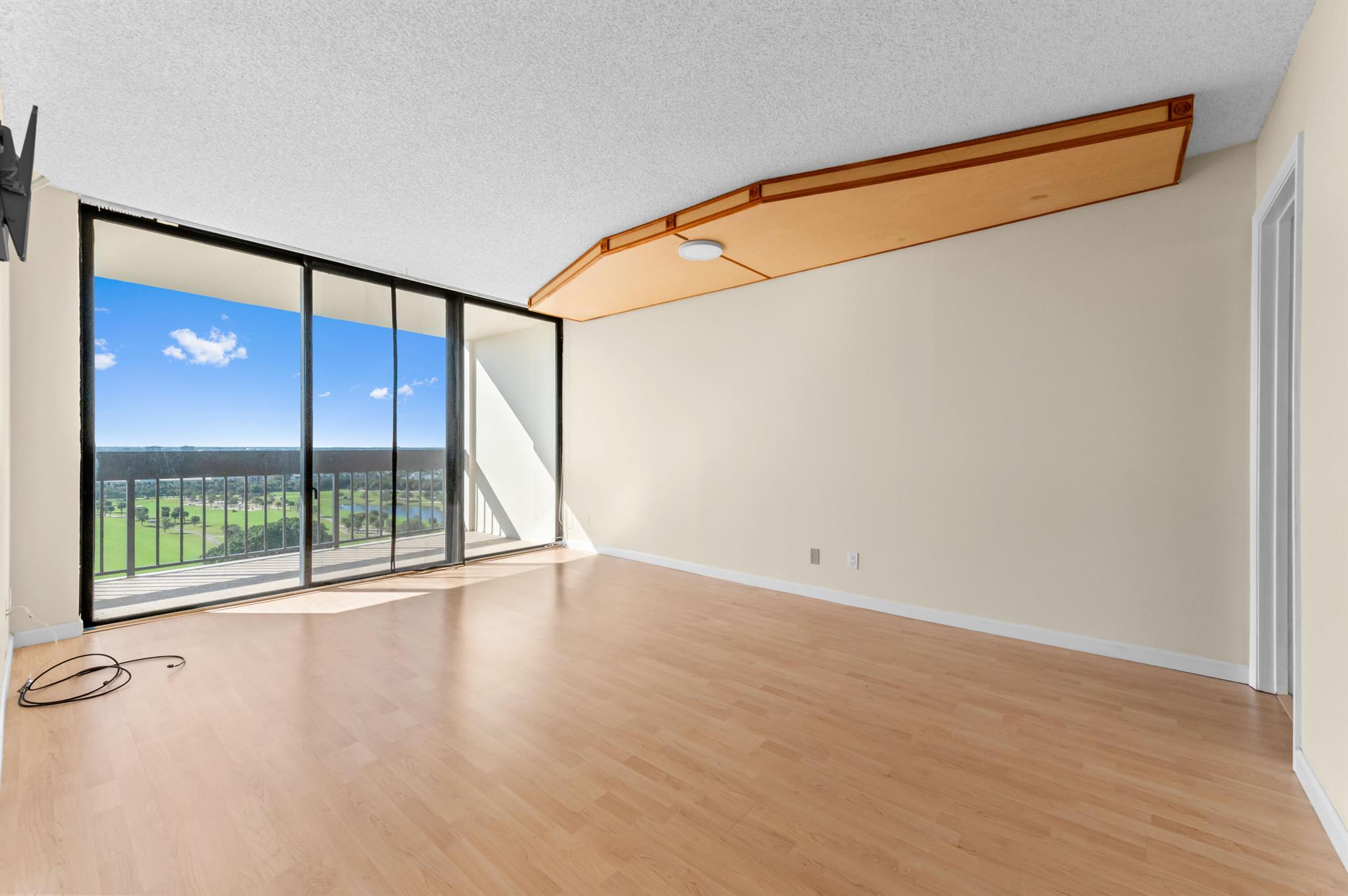 LANDS OF THE PRESIDENT - Residential Lease