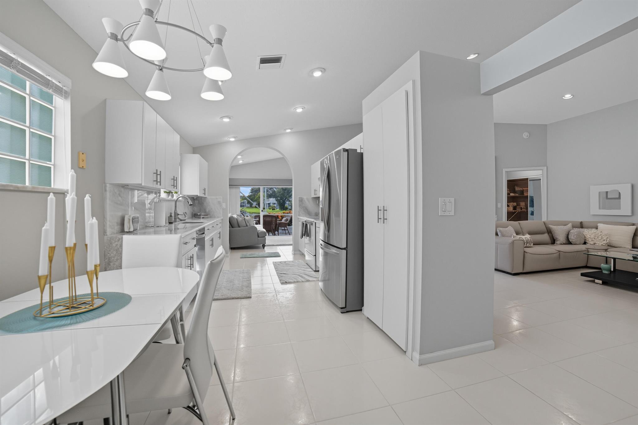 CORAL LAKES IV - Residential Lease