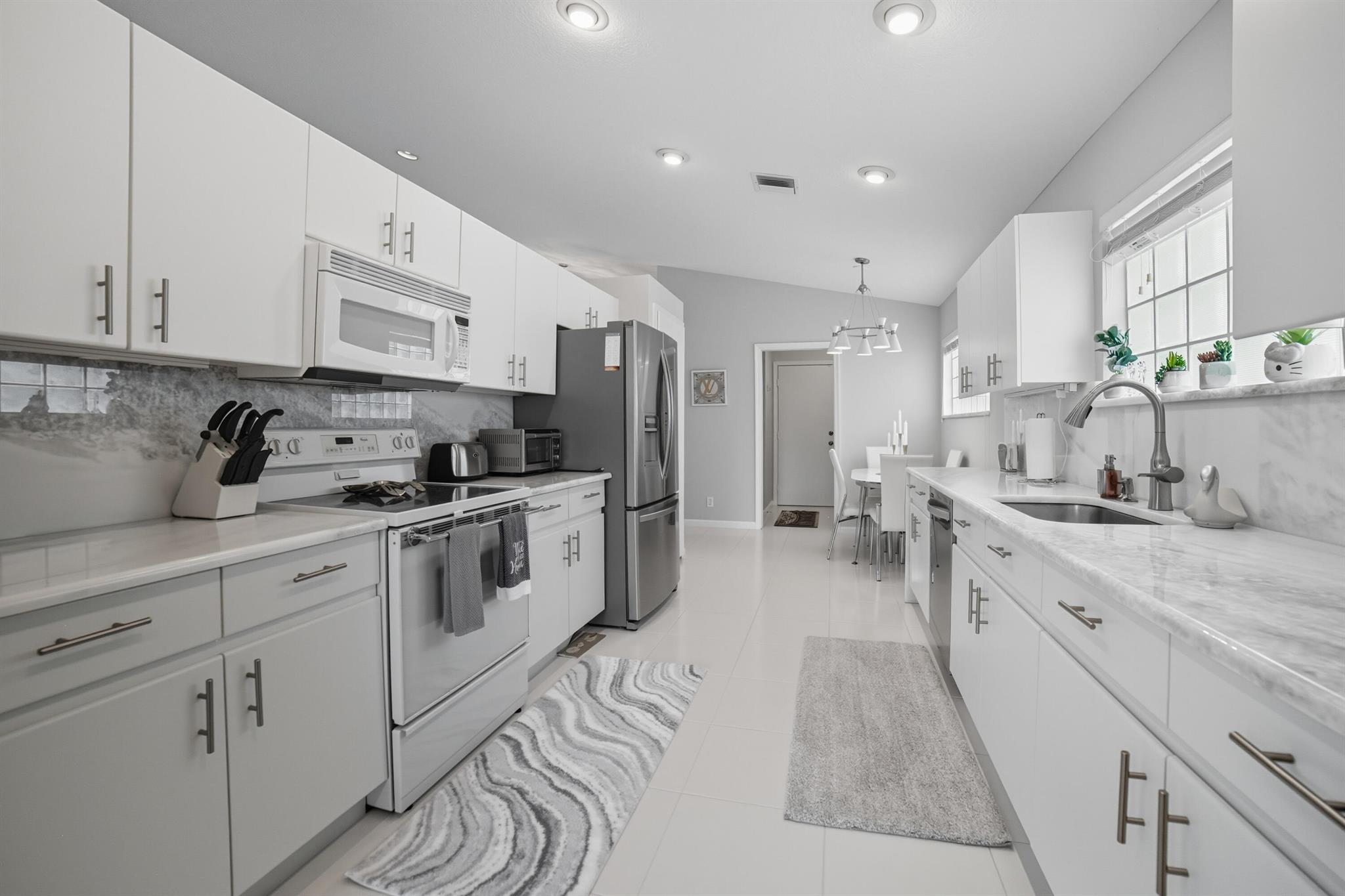 CORAL LAKES IV - Residential Lease