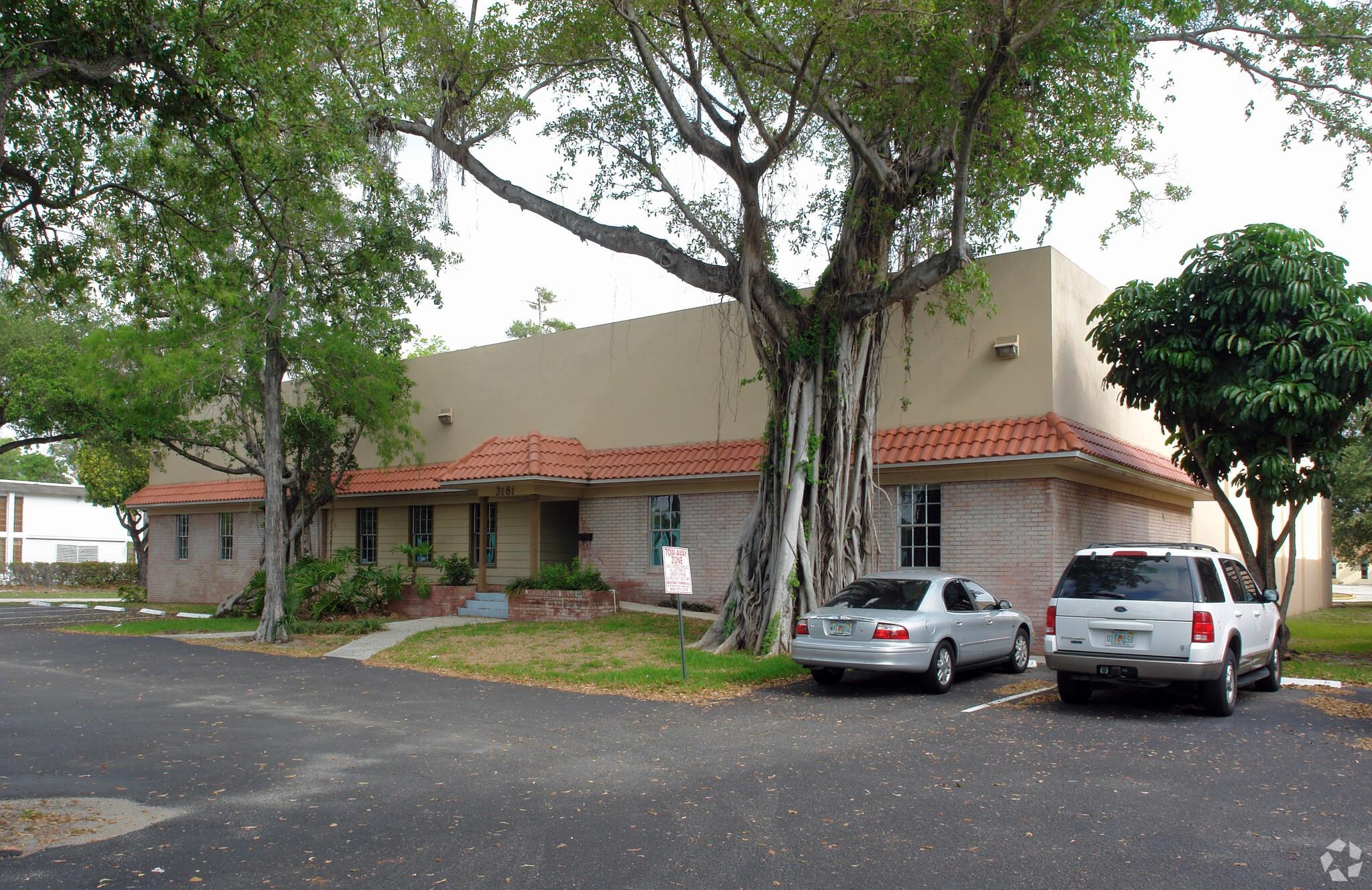 14,975 SF free-standing building which includes 2,436 SF of office area, and 12,540 SF of climate-controlled warehouse/manufactuing space. Separate rooms in the warehouse can be used as clean-rooms, manufacturing,
assembly, and other specialized uses. Heavy 3-phase power, 480Y/277 LV transformer, over 2,000 Amps. 16’ clear height. 3 dock-height loading doors of which one is ramped for grade level access. 14 marked parking spaces.
Excellent condition – move-in ready. Ideal location in the Gateway Industrial Center, with quick access to I-95. This is a sublet opportunity, approximately 4-years remaining, expiring in August 2029.