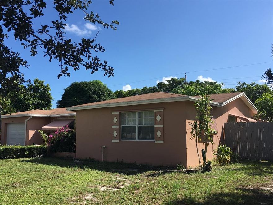 This property is excellent for first time home buyer or investor.  Located in a great area.  It is currently listed for rent and or sale whichever comes first.  Potential monthly rent is $1,850.00
New AC unit, Appliances, Flooring, etc...