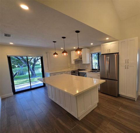 2177 Montpeliar Weston FL 33326