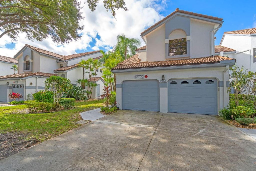 Photo of 5390 Venetia Court #E, Boynton Beach, FL 33437 (MLS # R11155159)