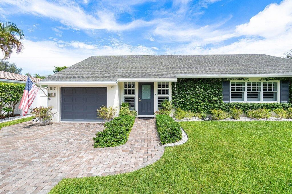 Photo of 517 Aylesbury Road, Delray Beach, FL 33444 (MLS # R11132784)