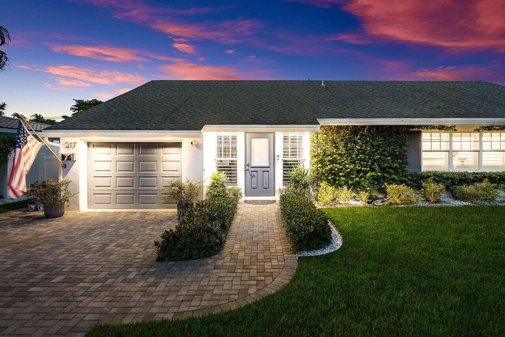 Photo of 517 Aylesbury Road, Delray Beach, FL 33444 (MLS # R11132784)