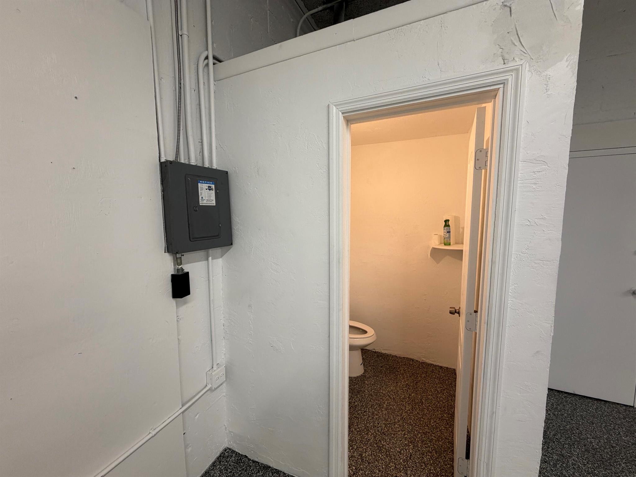 EAST COAST INDUSTRIAL CEN - Commercial Lease