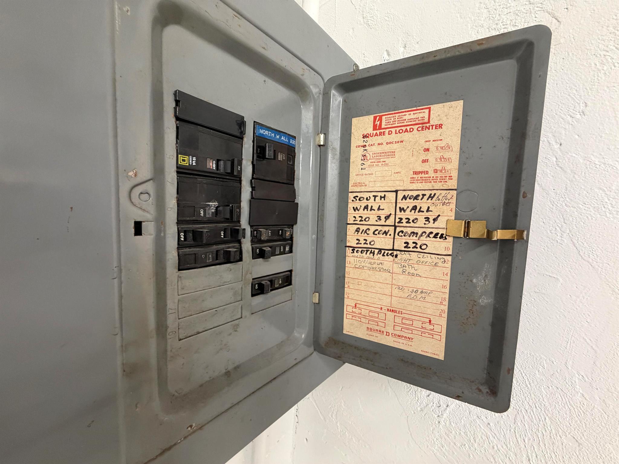 EAST COAST INDUSTRIAL CEN - Commercial Lease