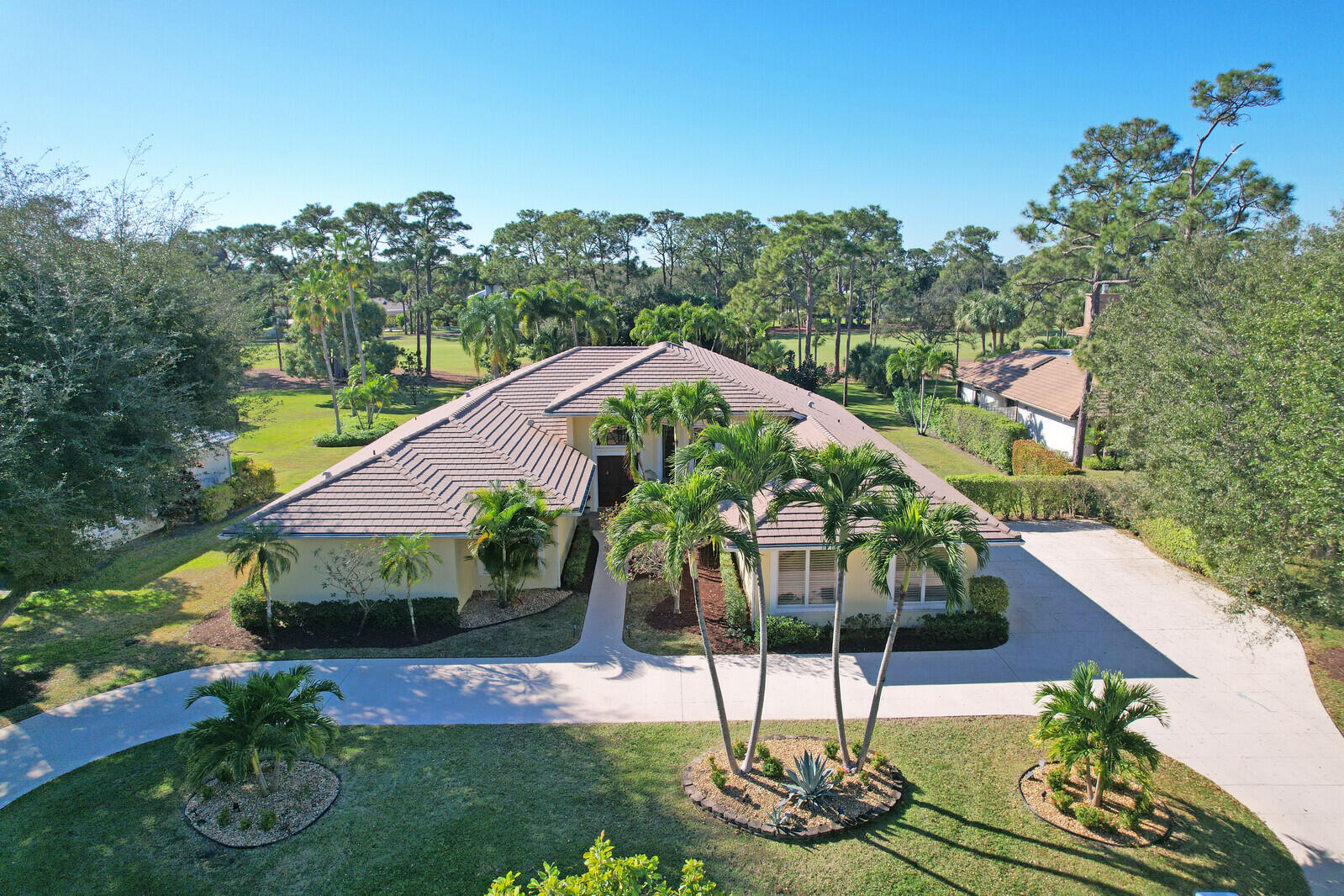 208 Turnberry Court S