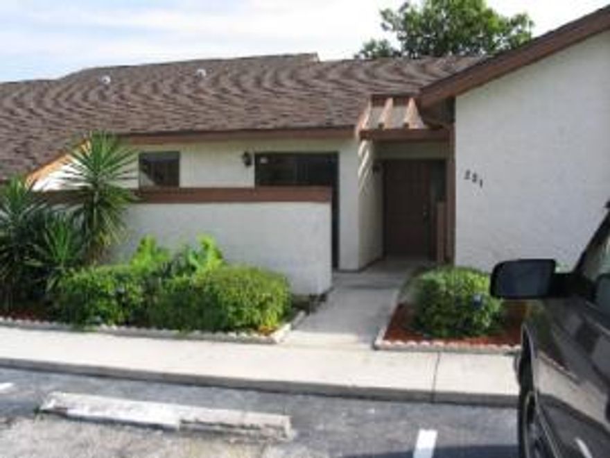 Cozy and affordable 2/1 villa with screened in patio overlooking a lake, great location off Darwin, easy access to the 95 Fwy. and the Florida Turnpike. Spacious & comfortable floor plan, tile flooring throughout, window treatments, washer & dryer and close to schools and shopping. Small pet under 25 lbs welcome with a $500 non-refundable pet fee.