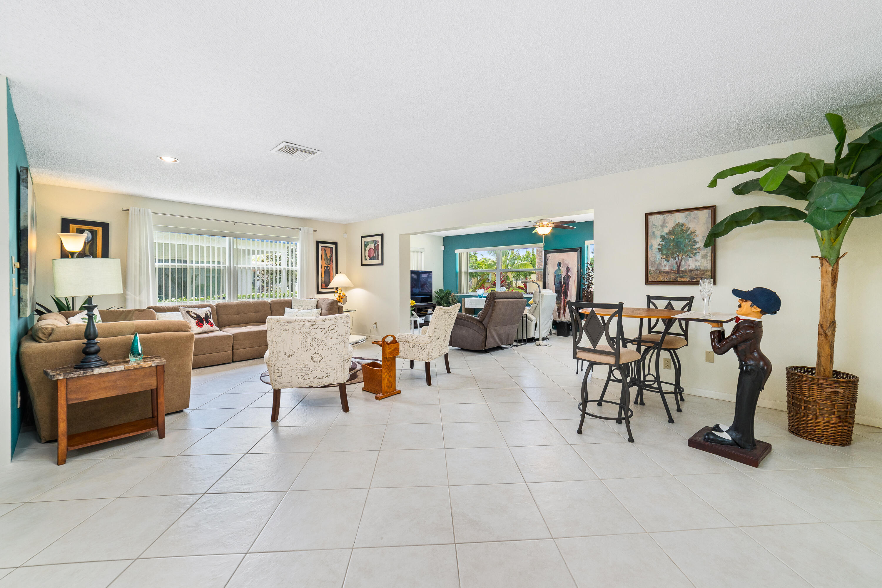 6303 Silver Moon Lane, Greenacres, FL, 33463/$405,000 4 6303 Silver Moon Lane