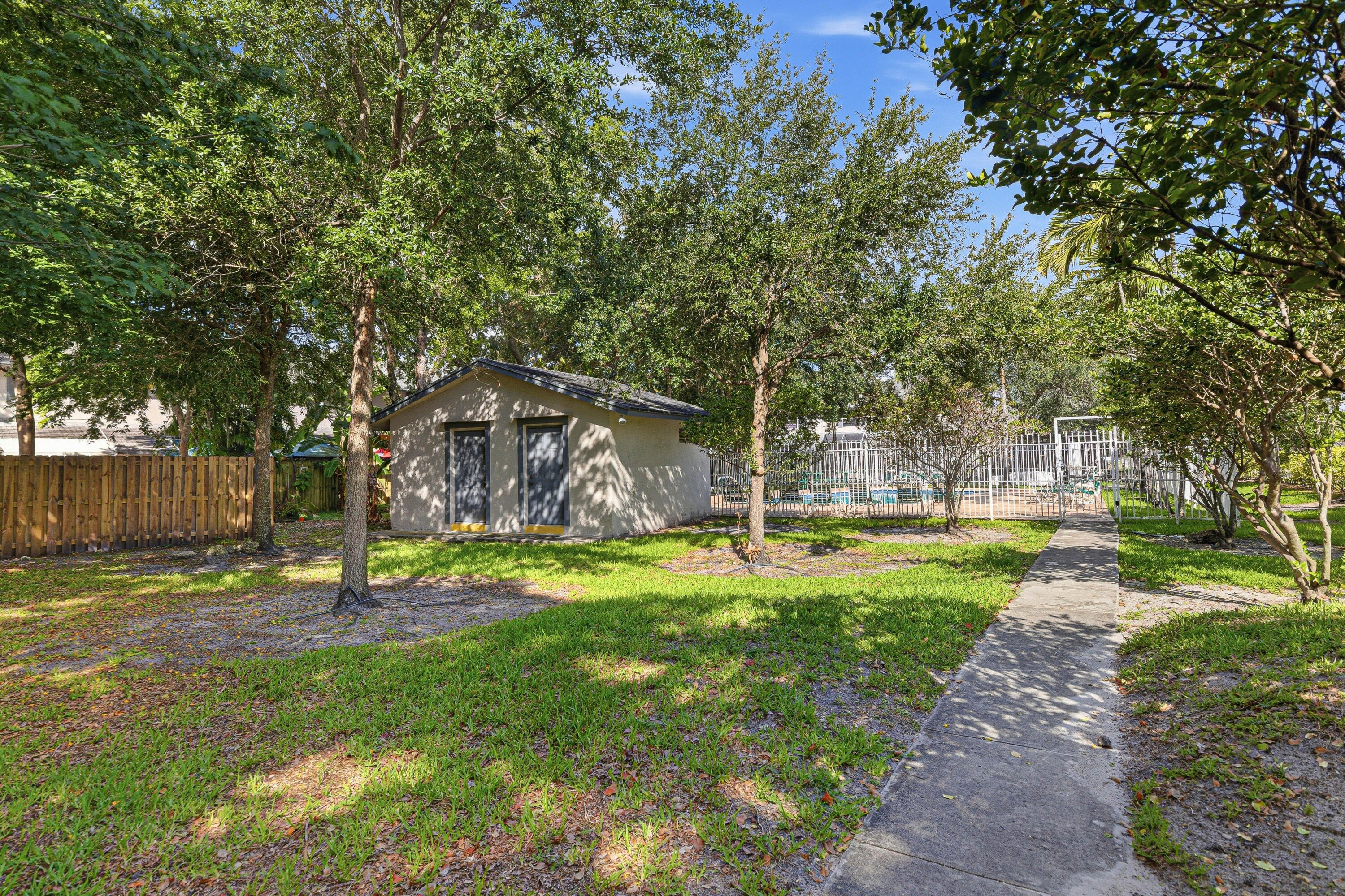 SPRING TREE - Residential
