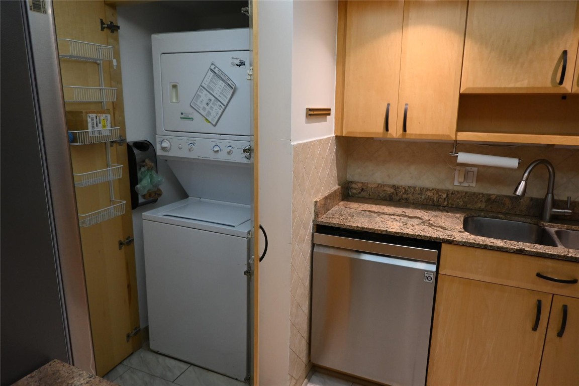 The Hampton Beach Club Co - Residential Lease