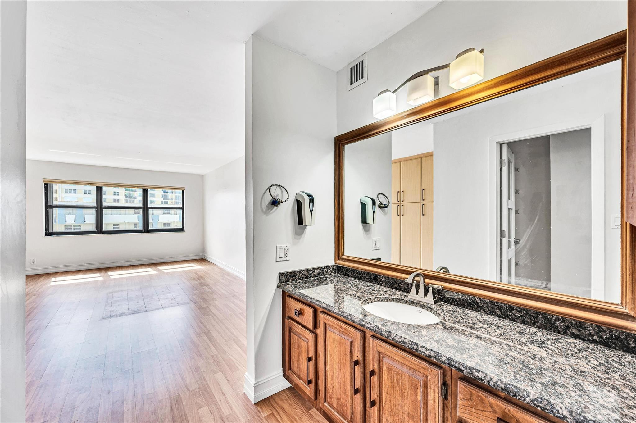 The Hampton Beach Club Co - Residential Lease