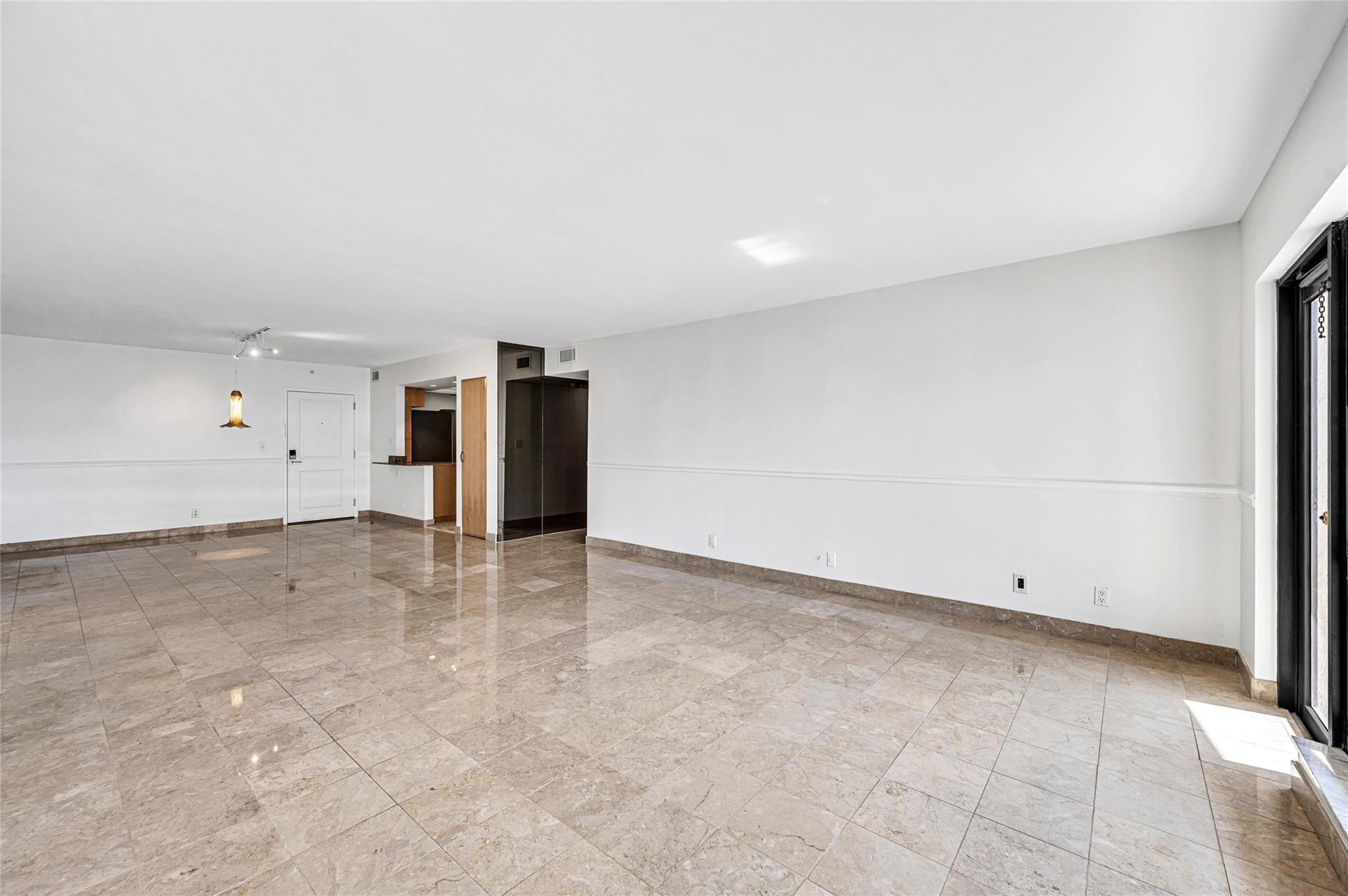 The Hampton Beach Club Co - Residential Lease