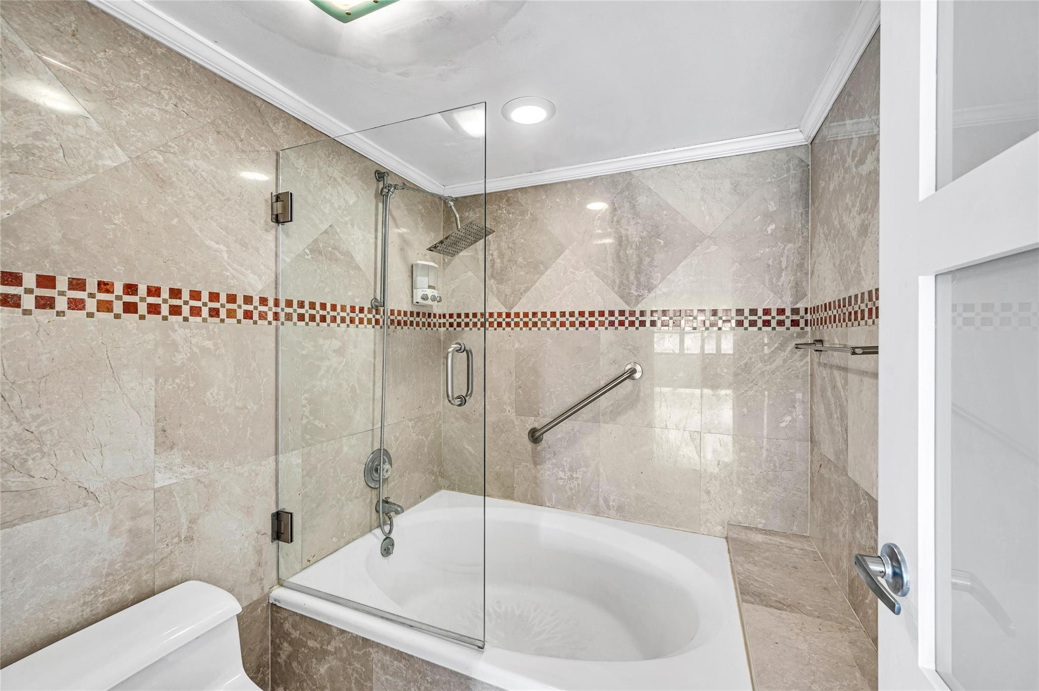 The Hampton Beach Club Co - Residential Lease