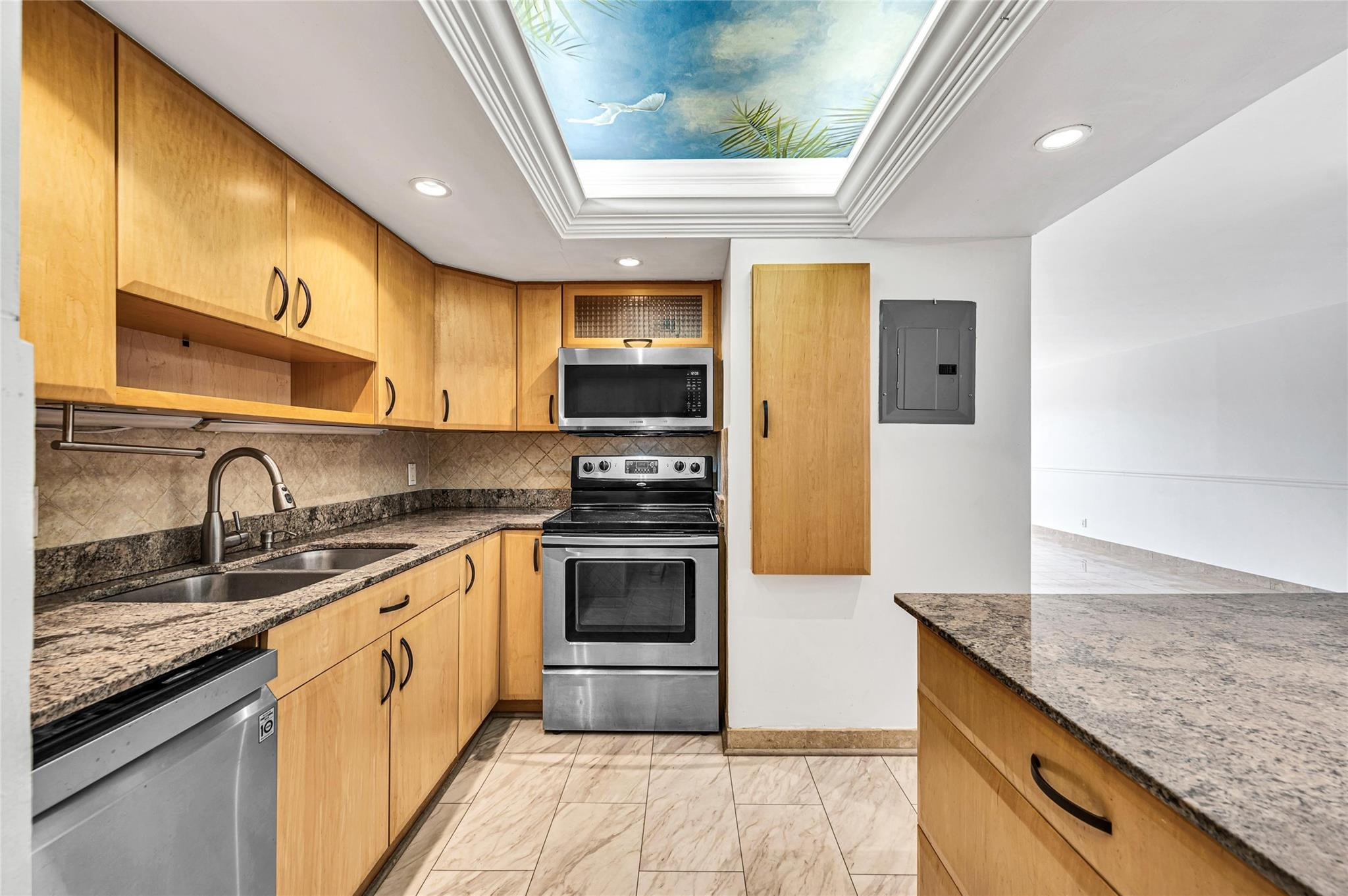 The Hampton Beach Club Co - Residential Lease