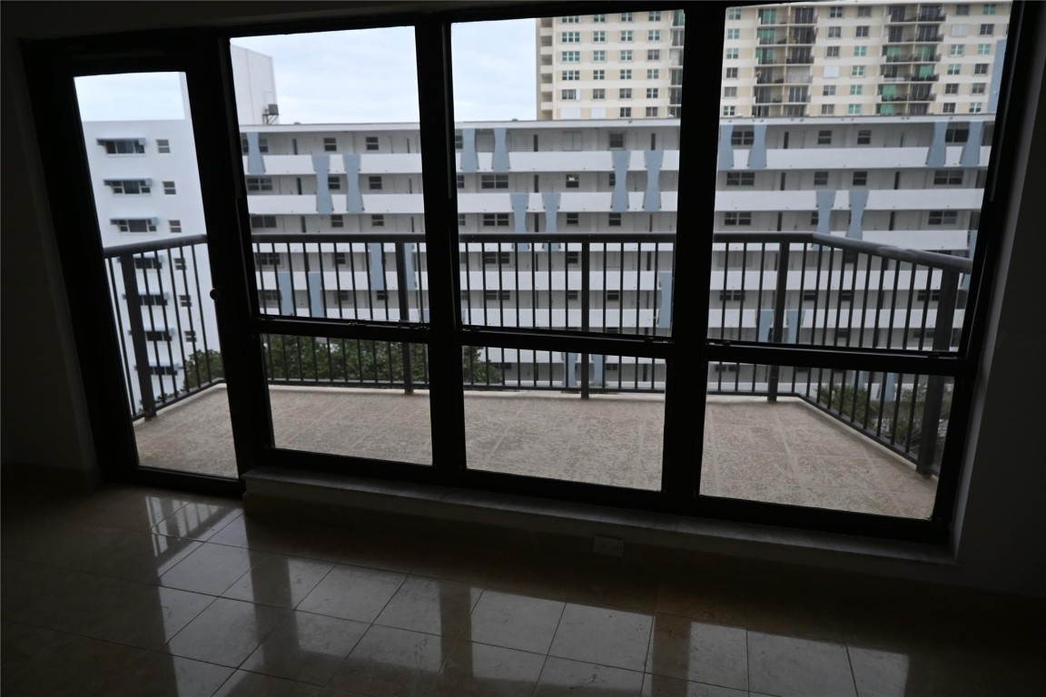 The Hampton Beach Club Co - Residential Lease