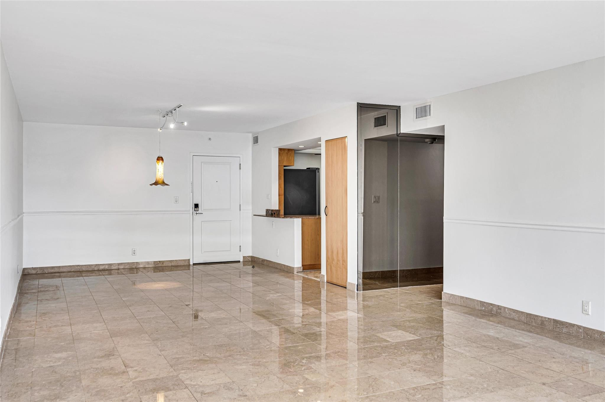 The Hampton Beach Club Co - Residential Lease