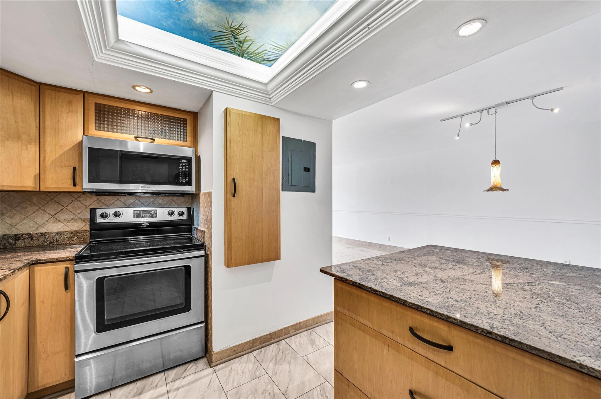 The Hampton Beach Club Co - Residential Lease