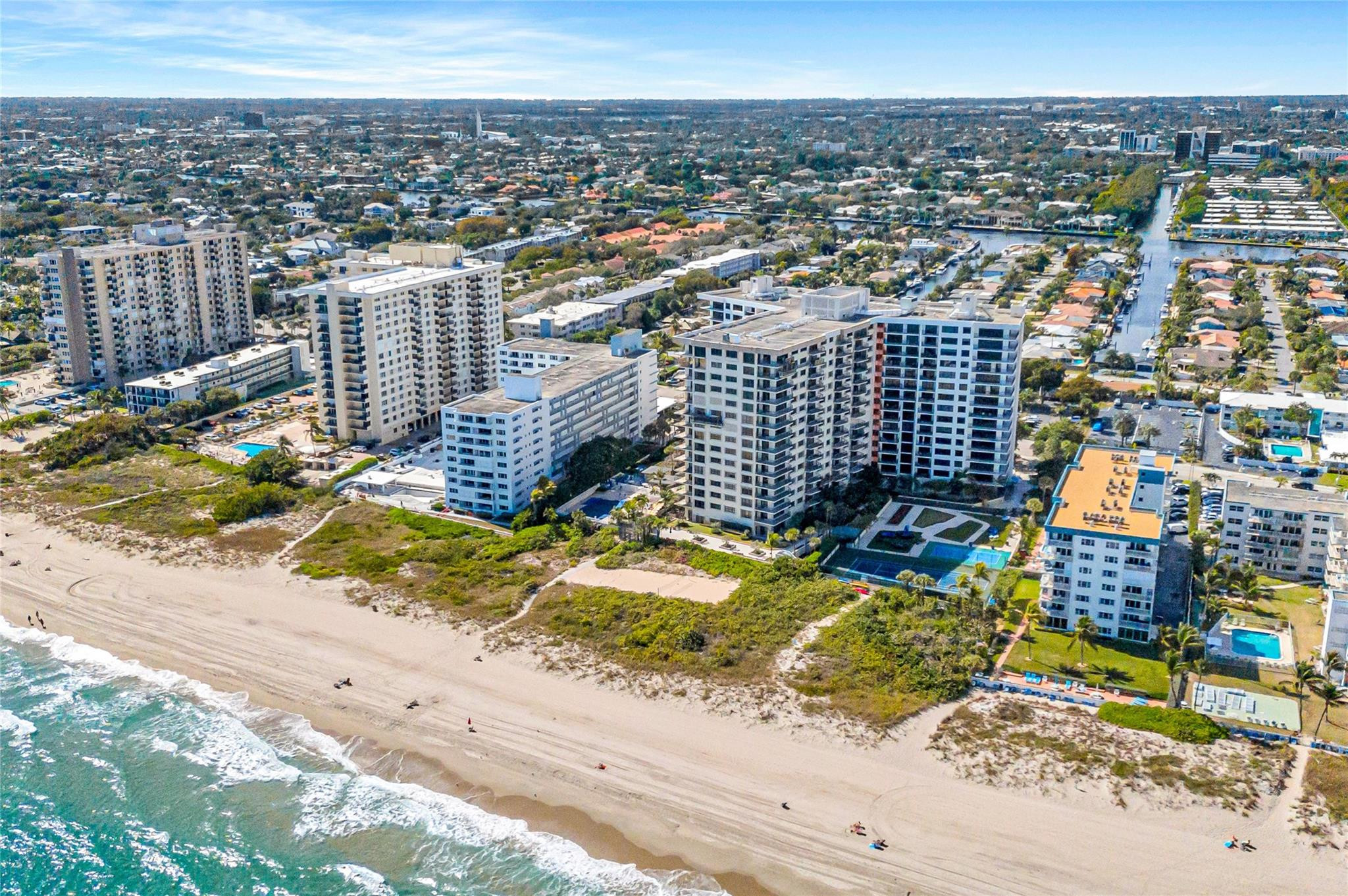 The Hampton Beach Club Co - Residential Lease