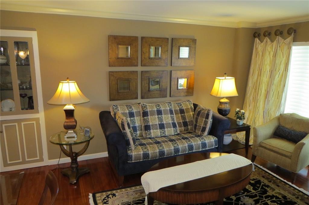 SEA MONARCH - Residential