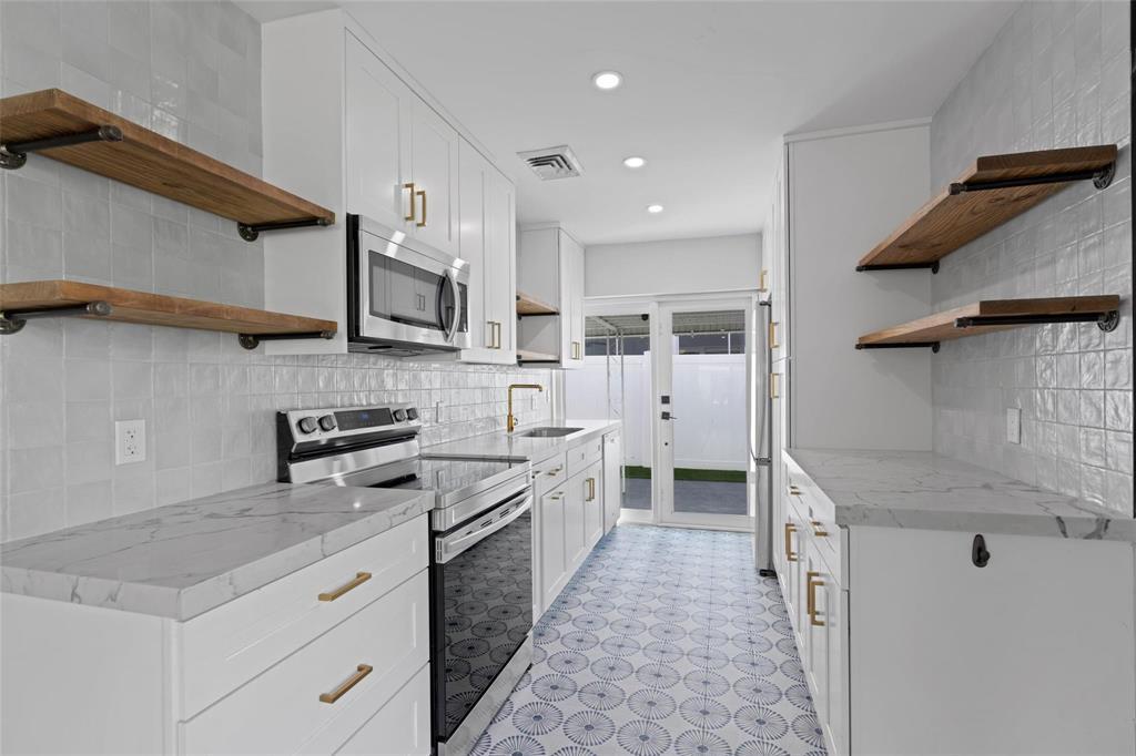 BREAKWATER - Residential Lease