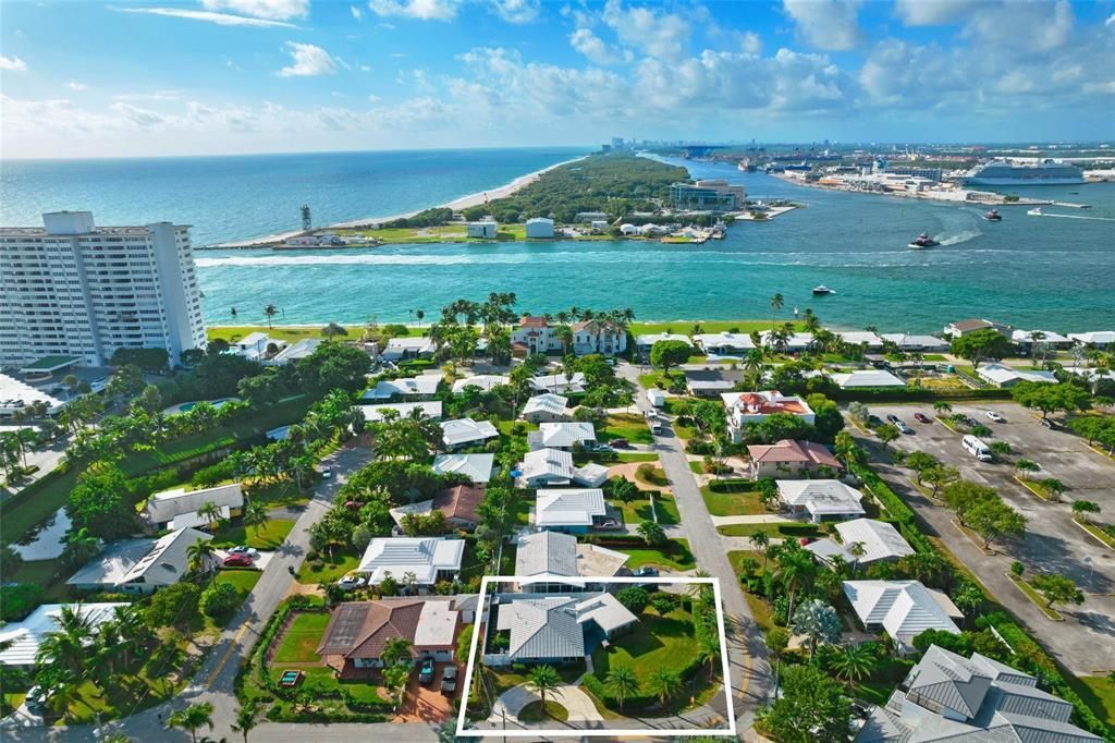 Photo of 2000 SE 26th Avenue, Fort Lauderdale, FL 33316 (MLS # B26009757)