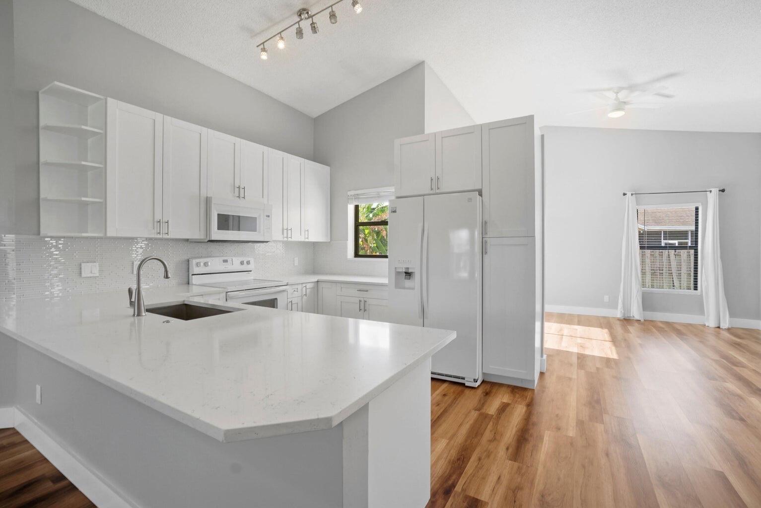 NORTH PALM BEACH HEIGHTS - Residential Lease